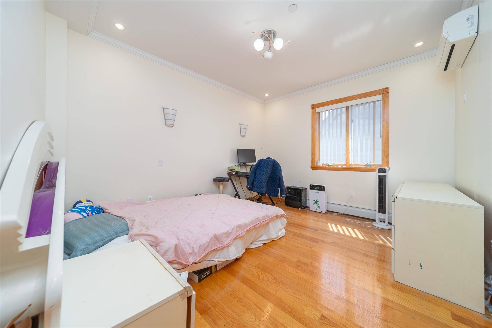 42-20 158th ST, Flushing, NY 11358