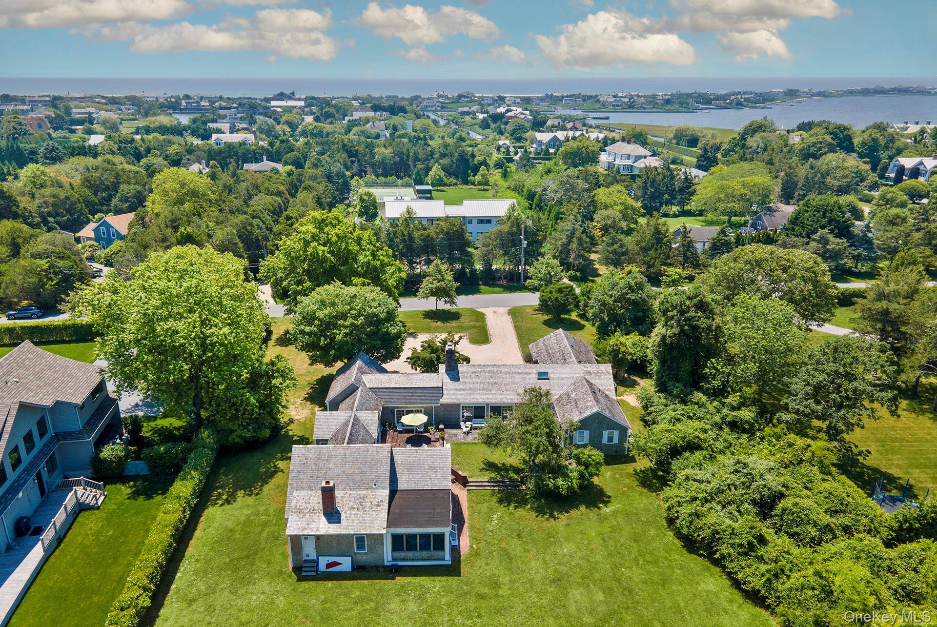 19 Quaquanantuck LN, Quogue, NY 11959