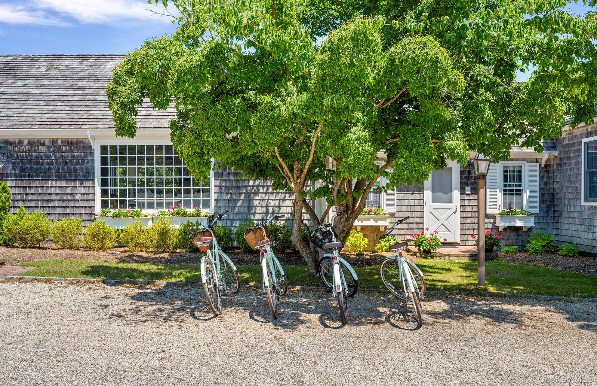 19 Quaquanantuck LN, Quogue, NY 11959