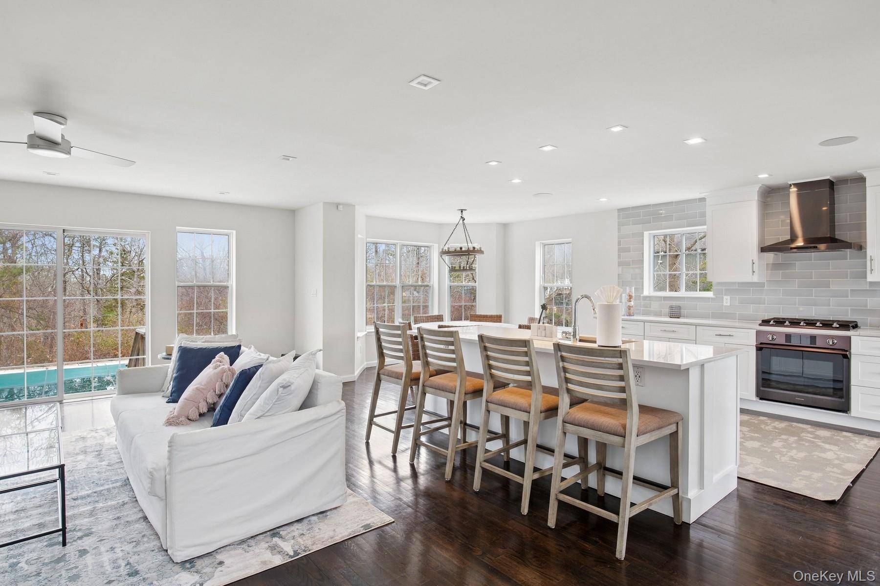 71 Old Canoe Place RD, Hampton Bays, NY 11946