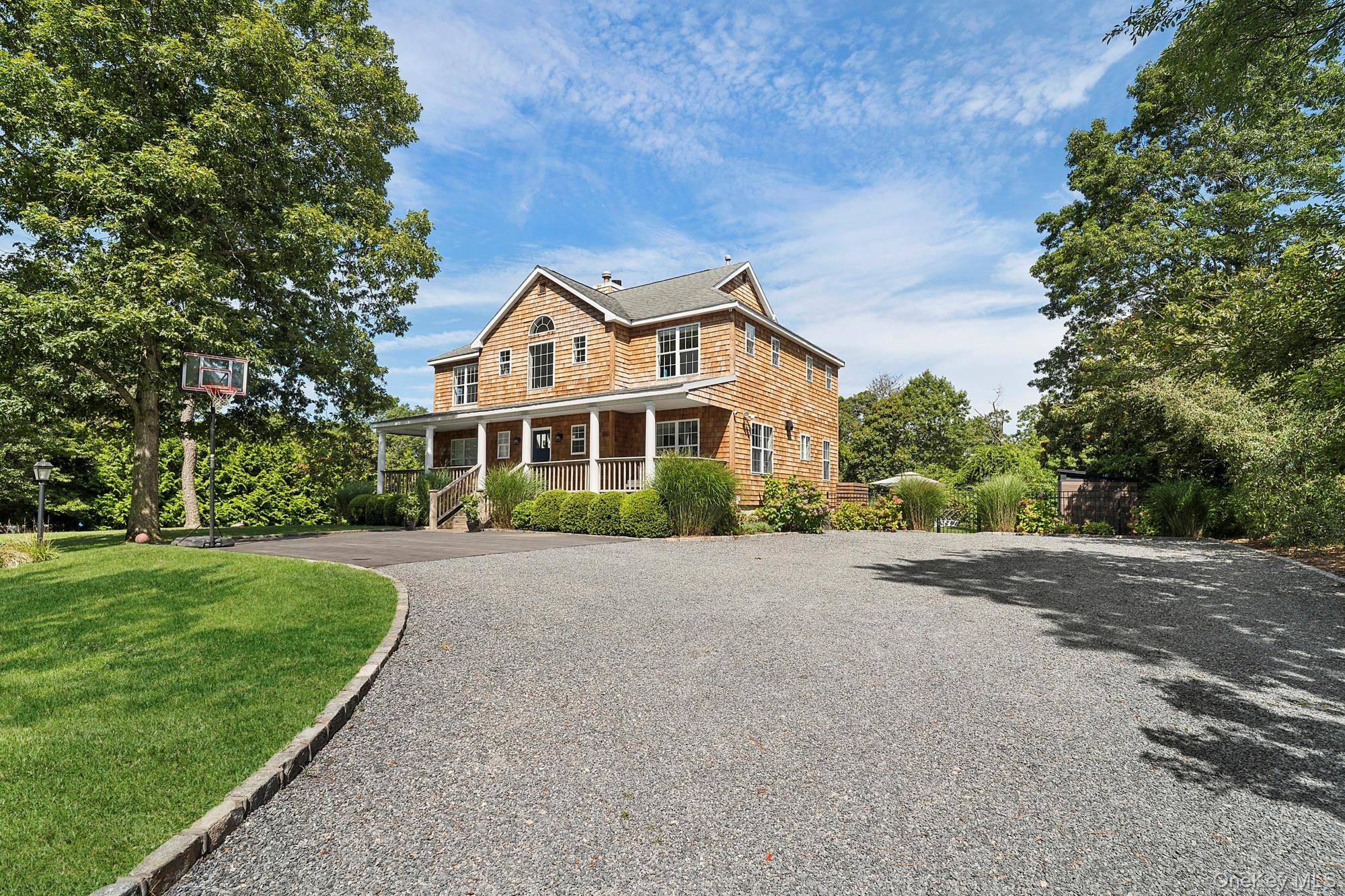 71 Old Canoe Place RD, Hampton Bays, NY 11946