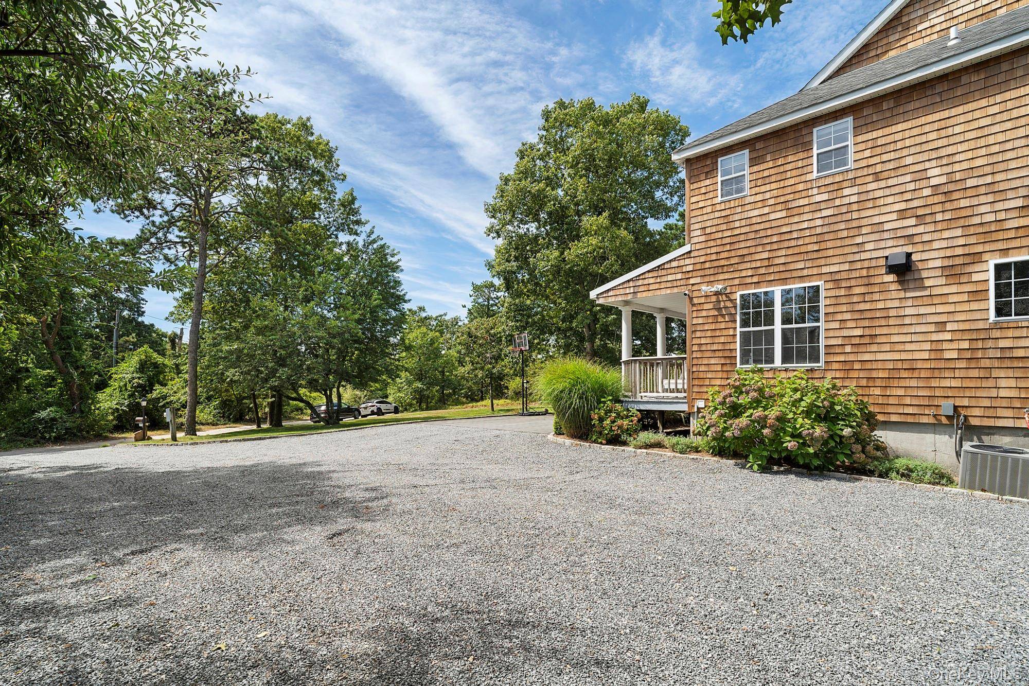 71 Old Canoe Place RD, Hampton Bays, NY 11946