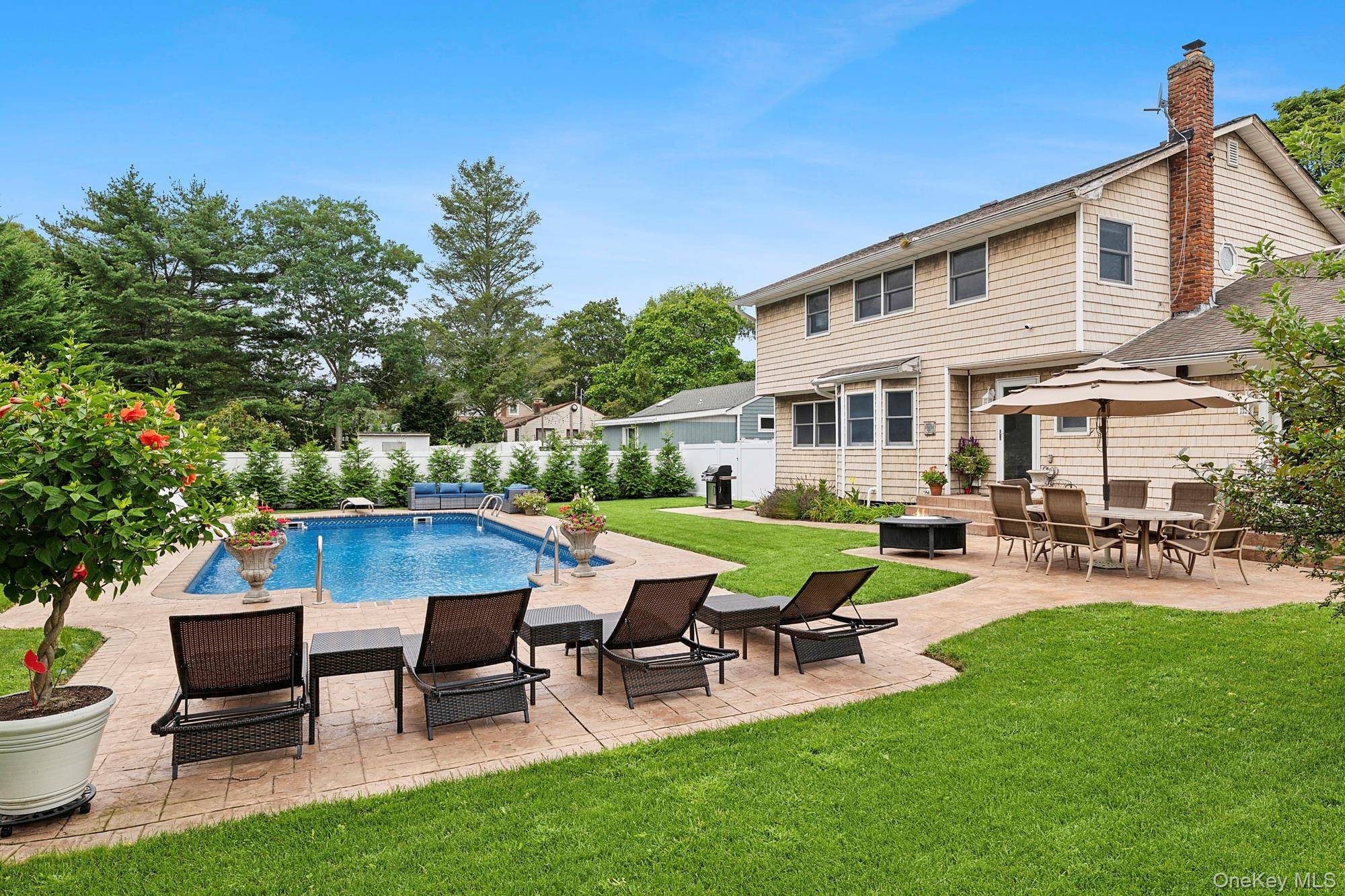 48 Fanning AVE, Hampton Bays, NY 11946