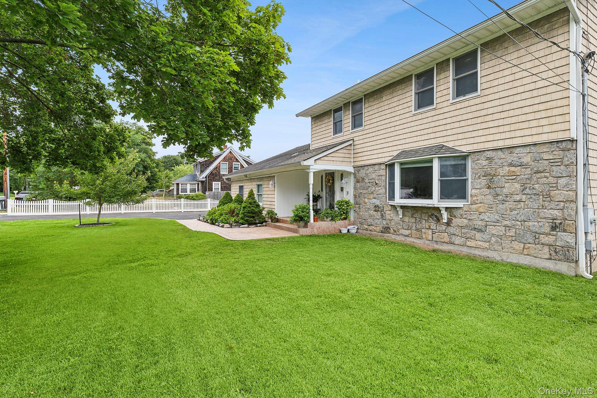 48 Fanning AVE, Hampton Bays, NY 11946