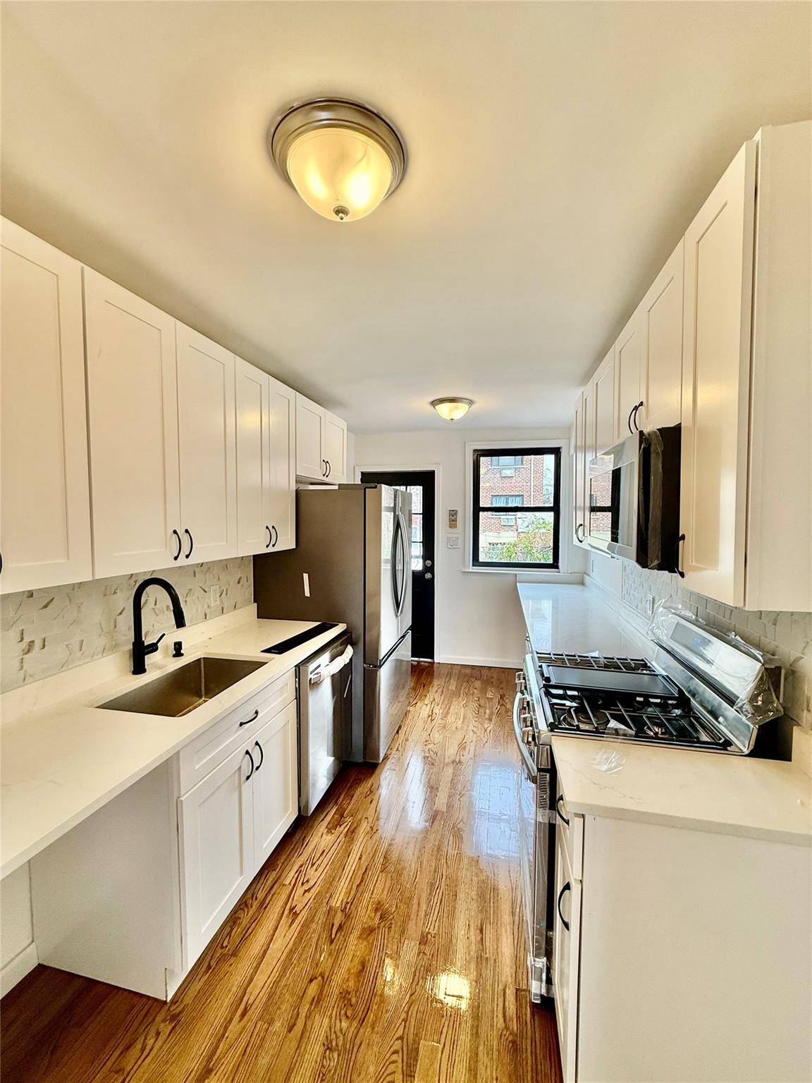 1031 E 215th St, Bronx, Ny, Bronx, NY 10469