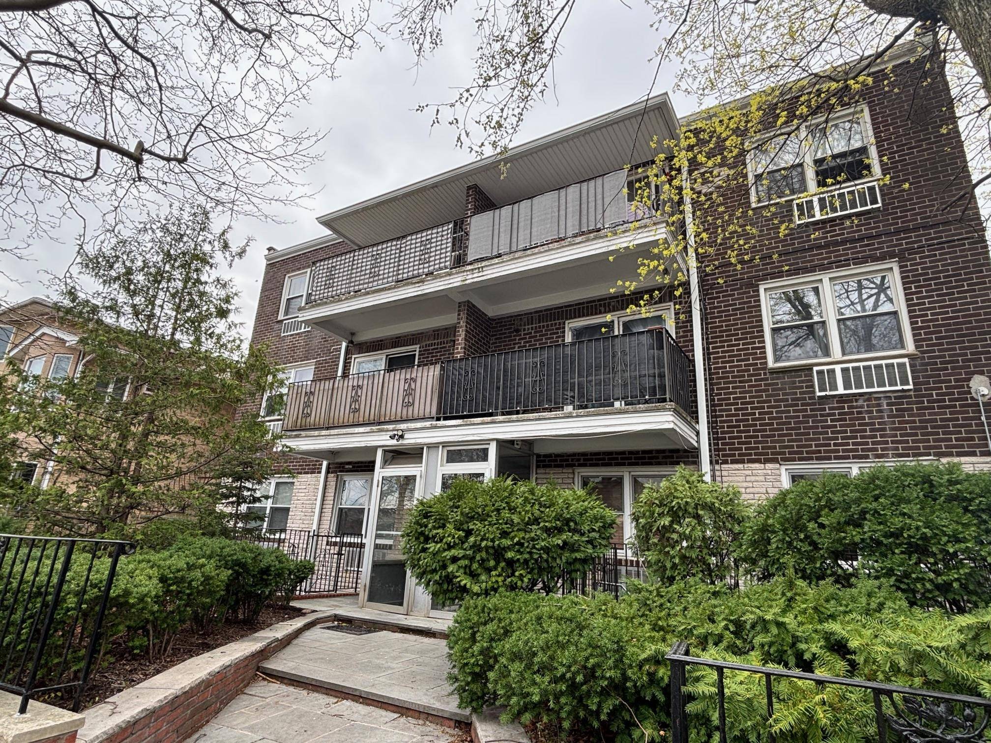 213-39 35 Ave, Bayside, NY 11361