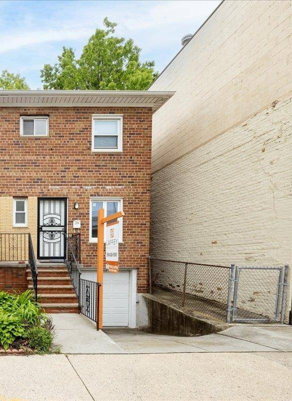 2533 Francis Lewis BLVD, Whitestone, NY 11358