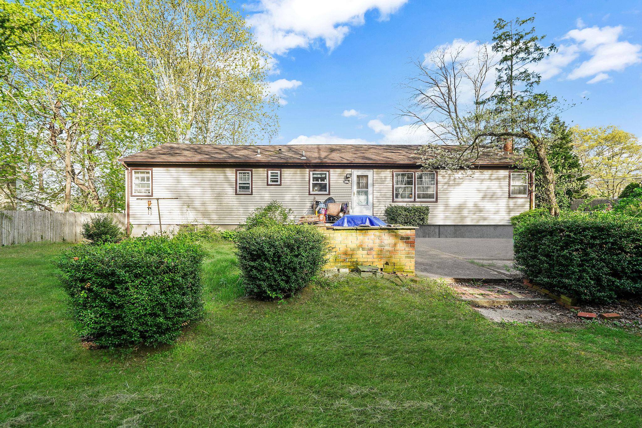 210 Oakdale Bohemia RD, Bohemia, NY 11716
