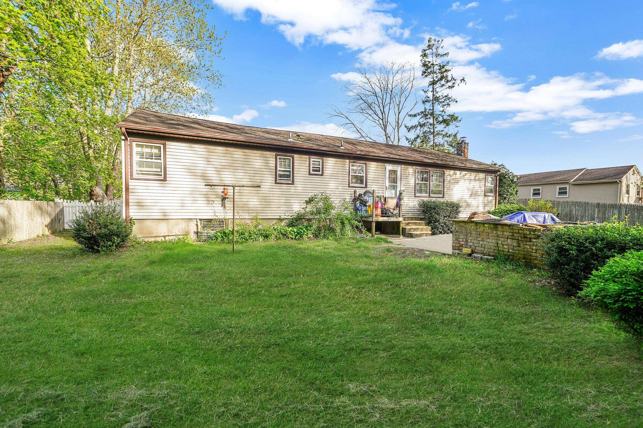 210 Oakdale Bohemia RD, Bohemia, NY 11716