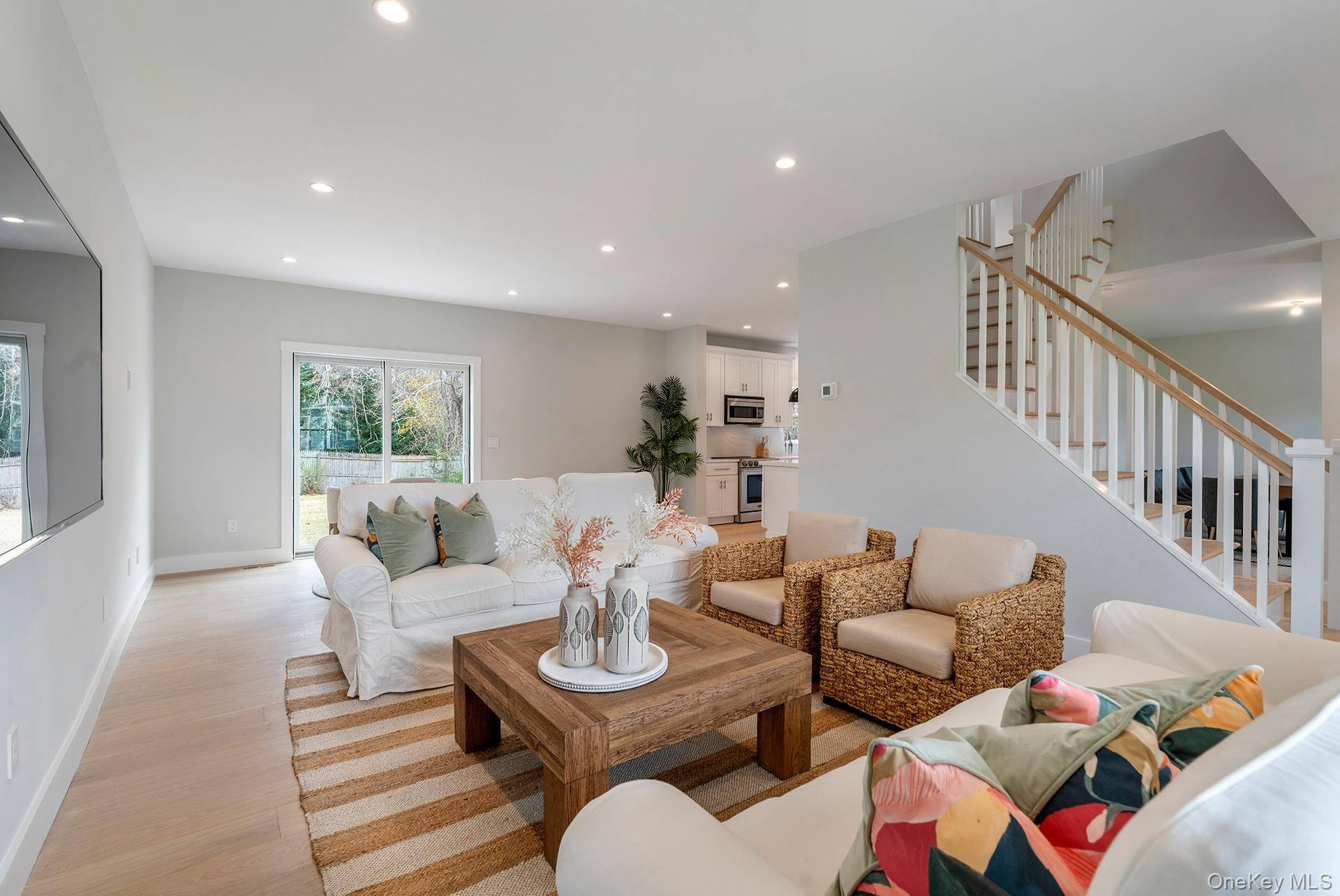 9 Fanning AVE, Hampton Bays, NY 11946