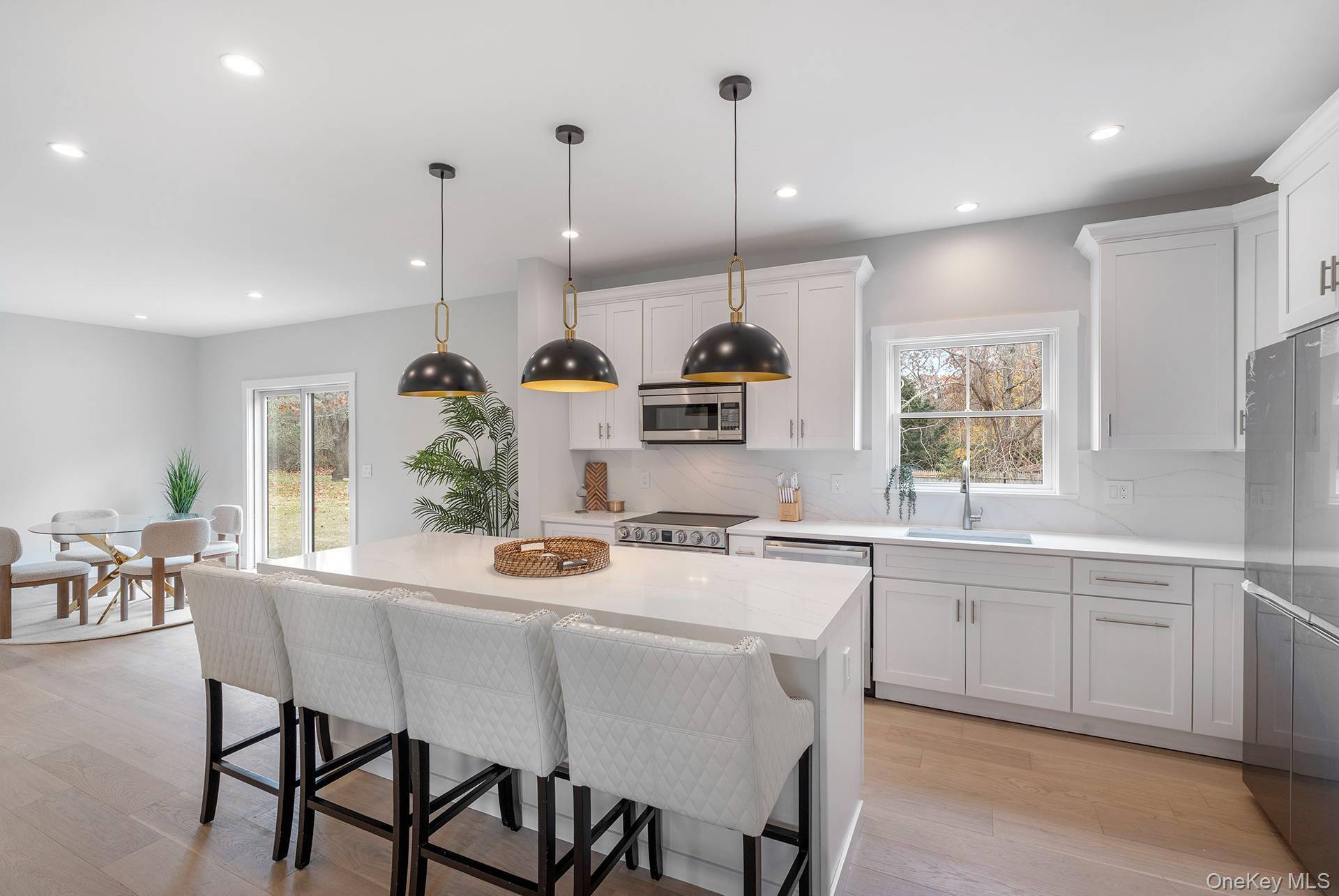 9 Fanning AVE, Hampton Bays, NY 11946