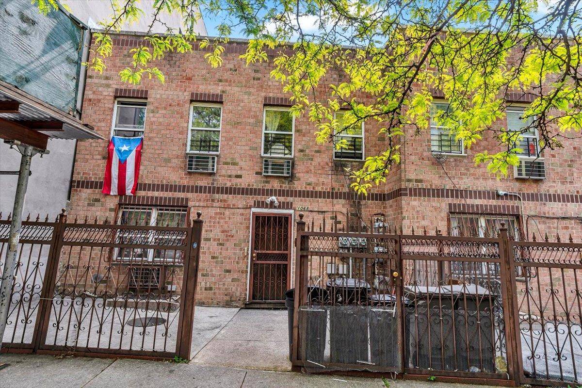 1068 Woodycrest AVE, Bronx, NY 10452