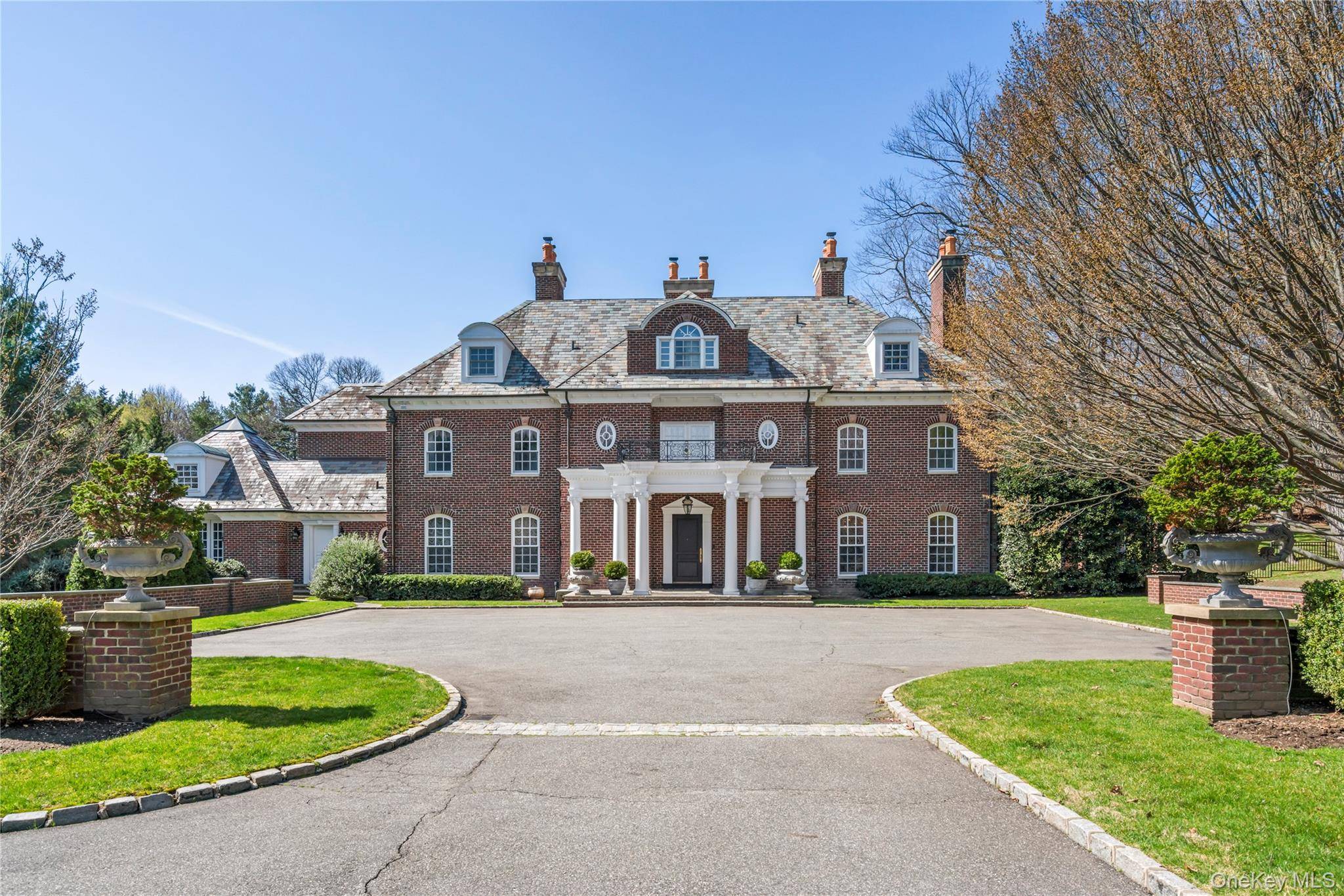 8 Vista LN, Brookville, NY 11545