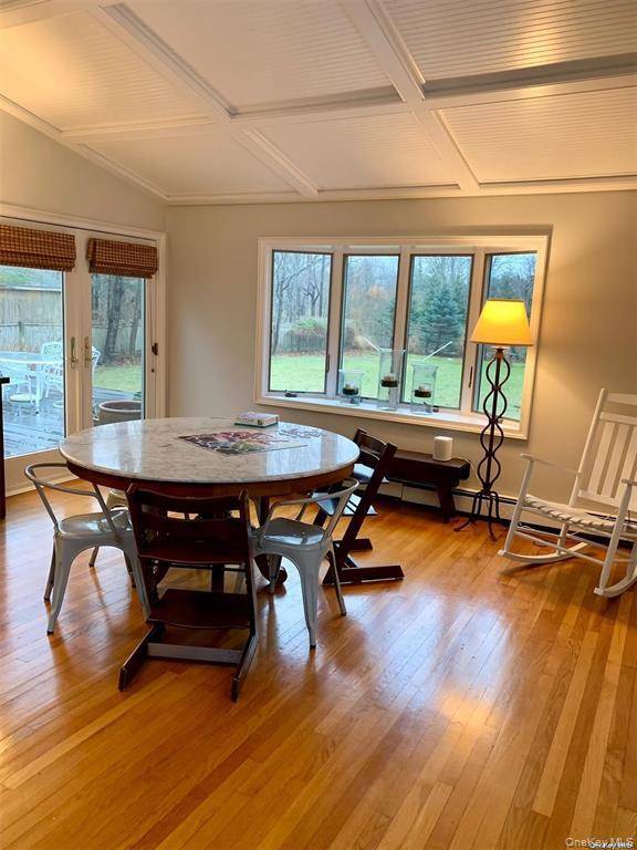 6 Lynn CT, Hampton Bays, NY 11946