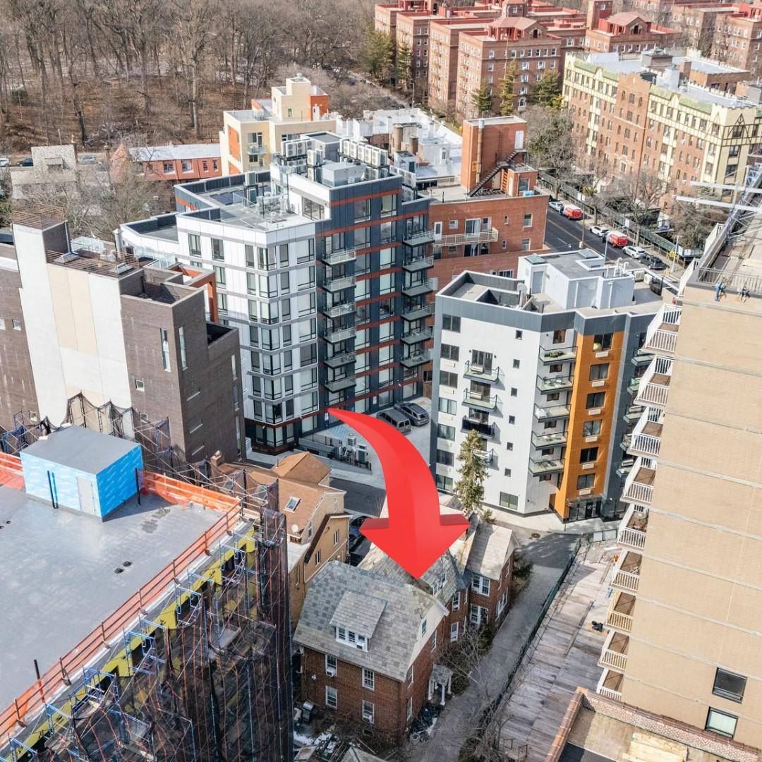 116-18 Grosvenor LN, Kew Gardens, NY 11418