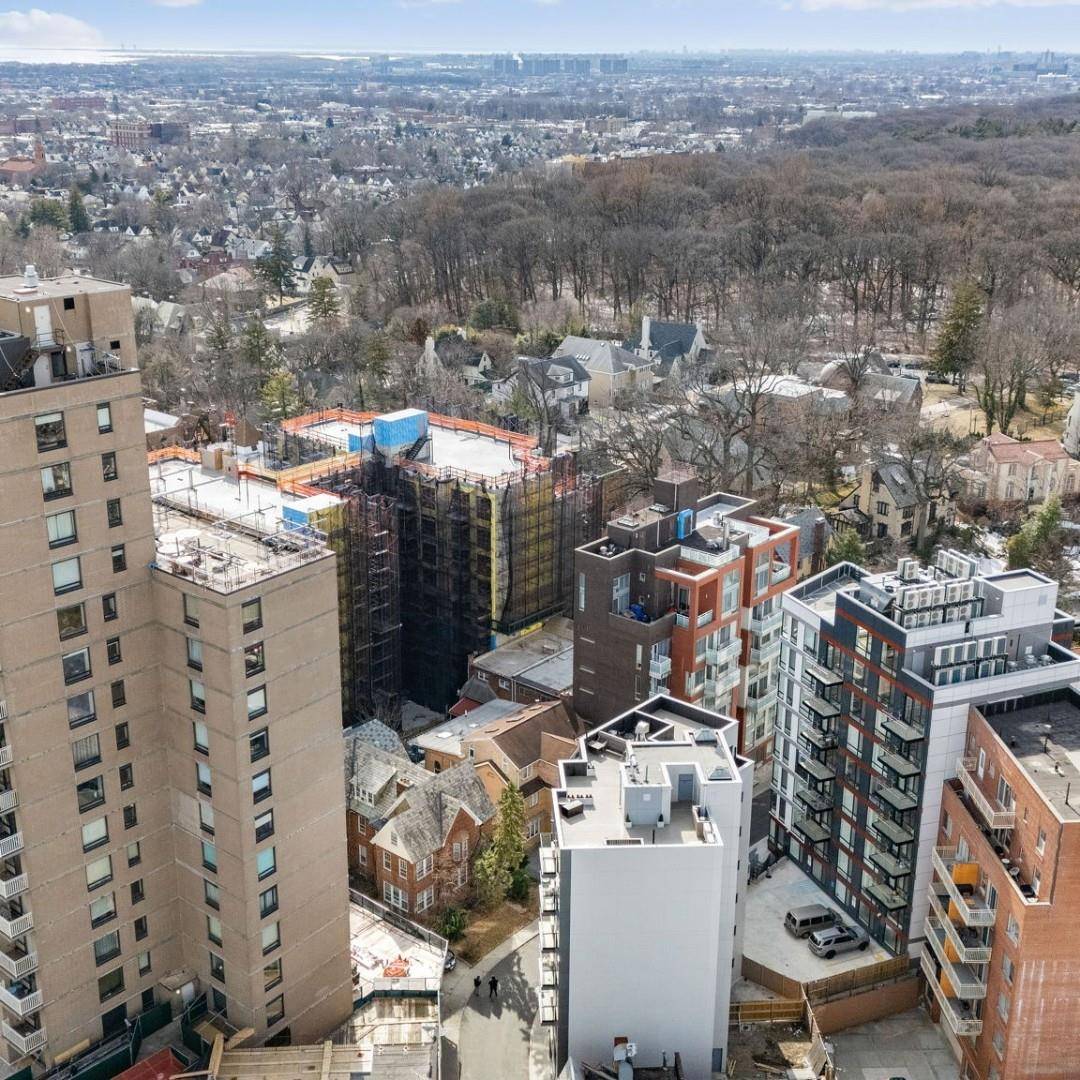 116-18 Grosvenor LN, Kew Gardens, NY 11418