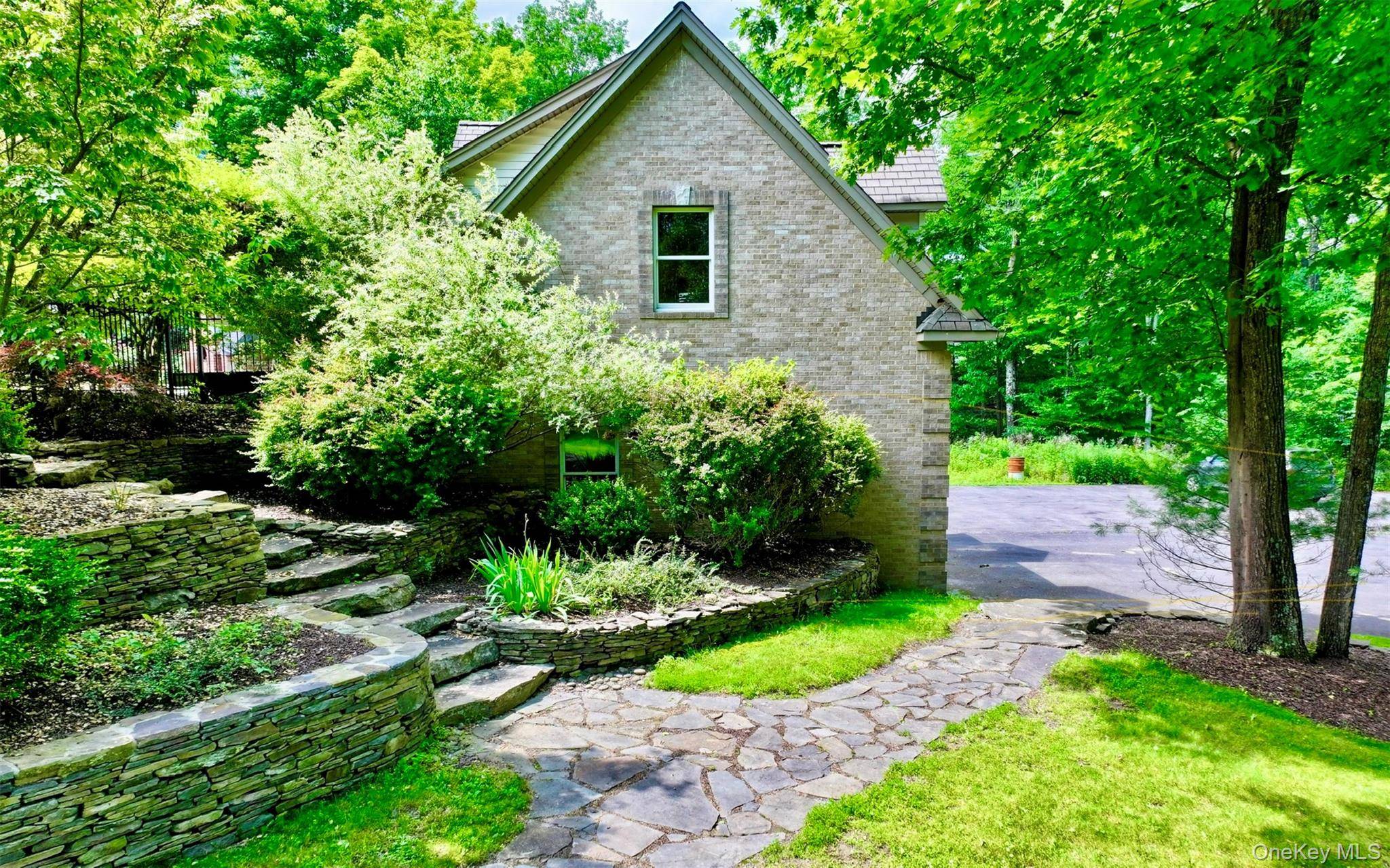 75 Susan LN, Circleville, NY 10919
