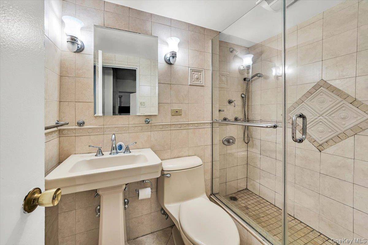 4705 Henry Hudson Pkwy #7F, Bronx, NY 10471