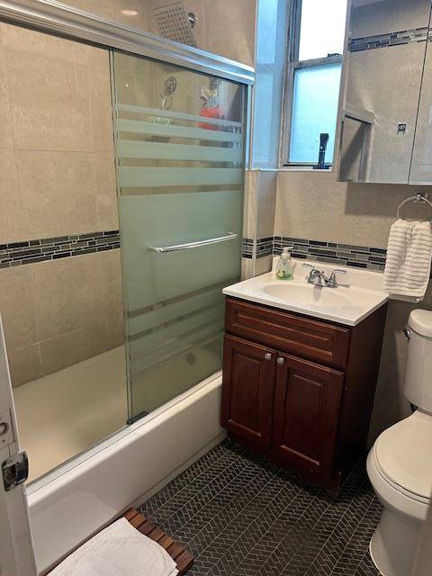 4229 Newtown RD, Astoria, NY 11103