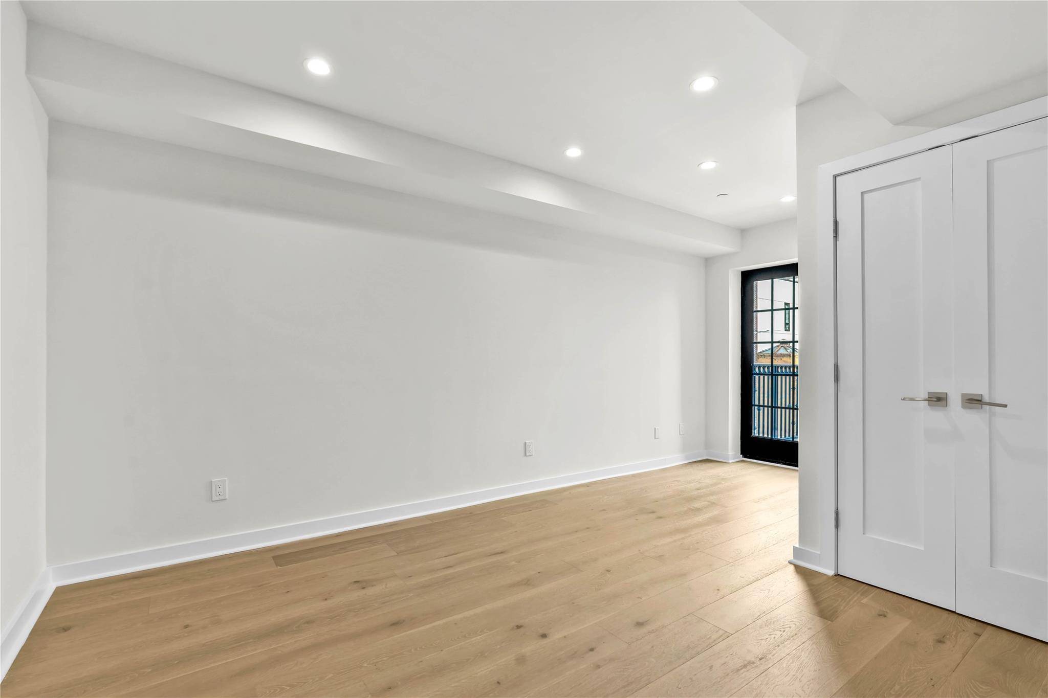 25-25 31st AVE #5, Astoria, NY 11106