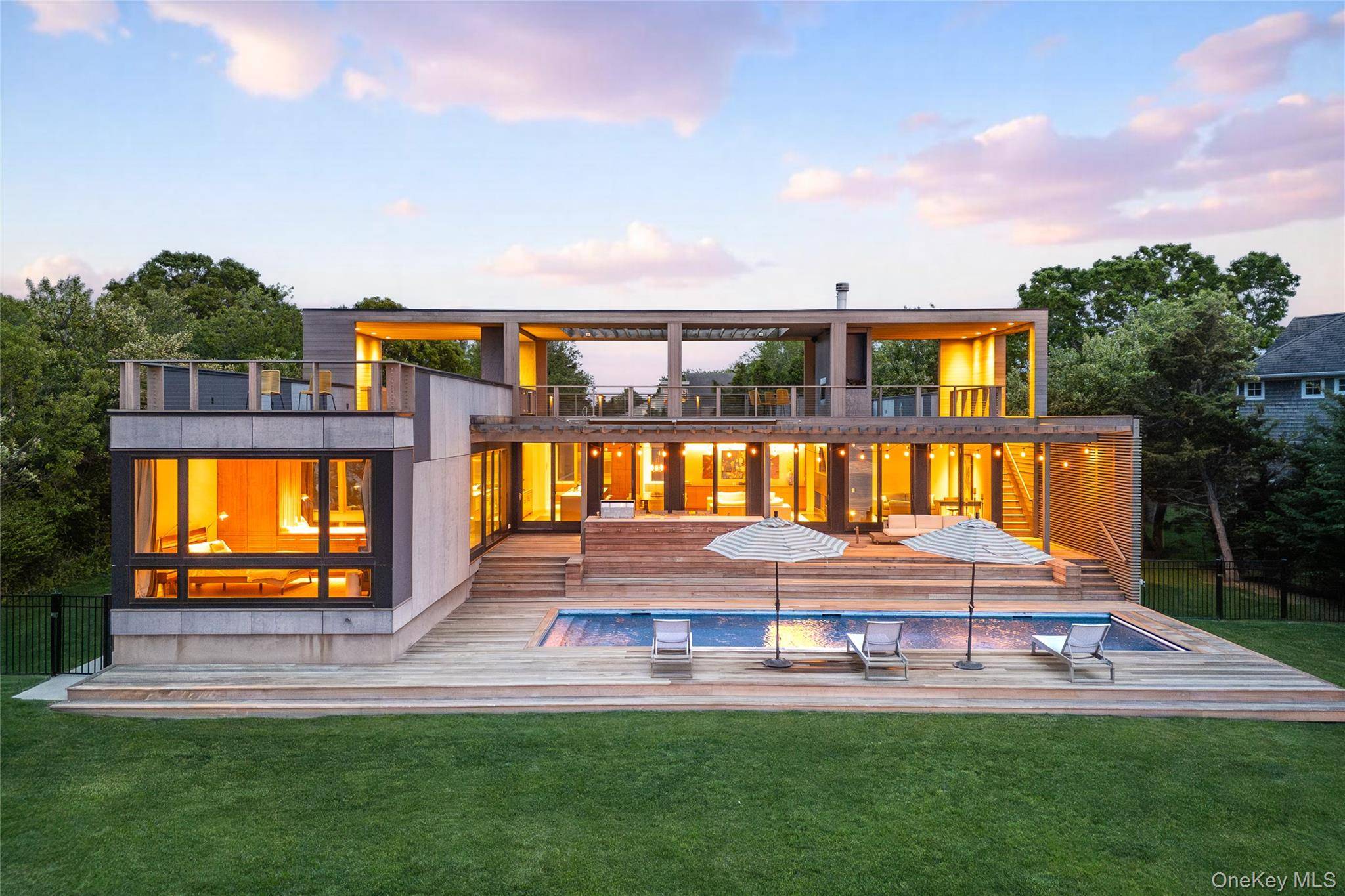 470 Lloyds LN, Mattituck, NY 11952