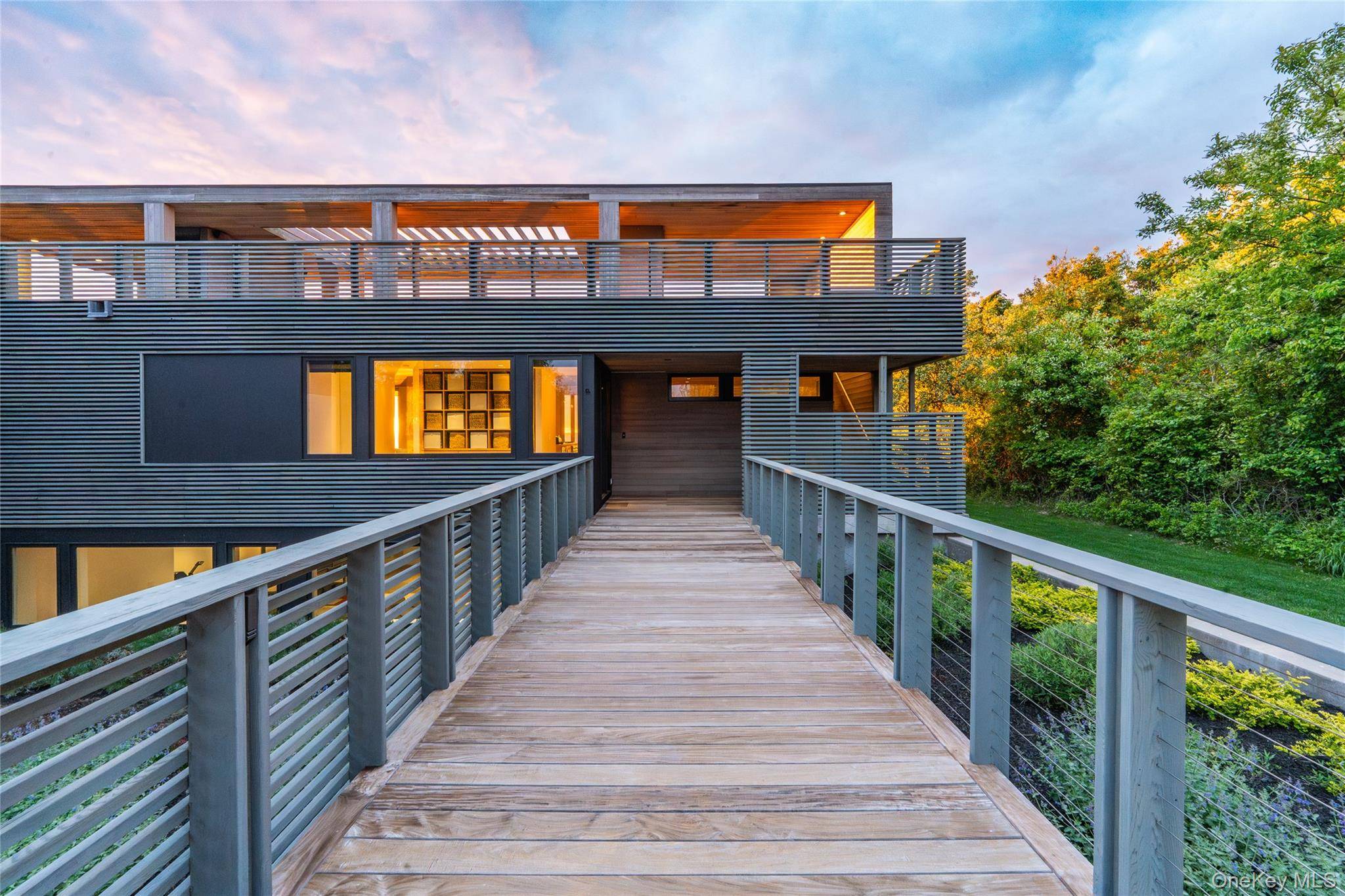 470 Lloyds LN, Mattituck, NY 11952