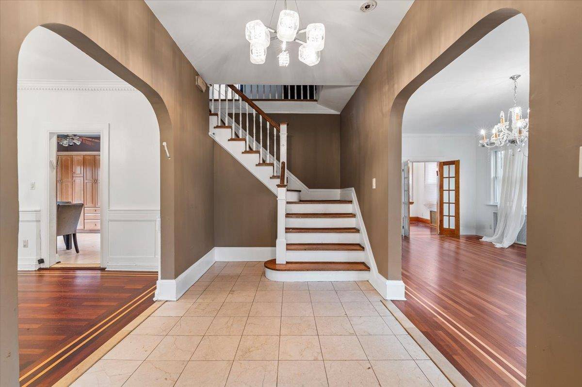 345 Broadway, Lawrence, NY 11559