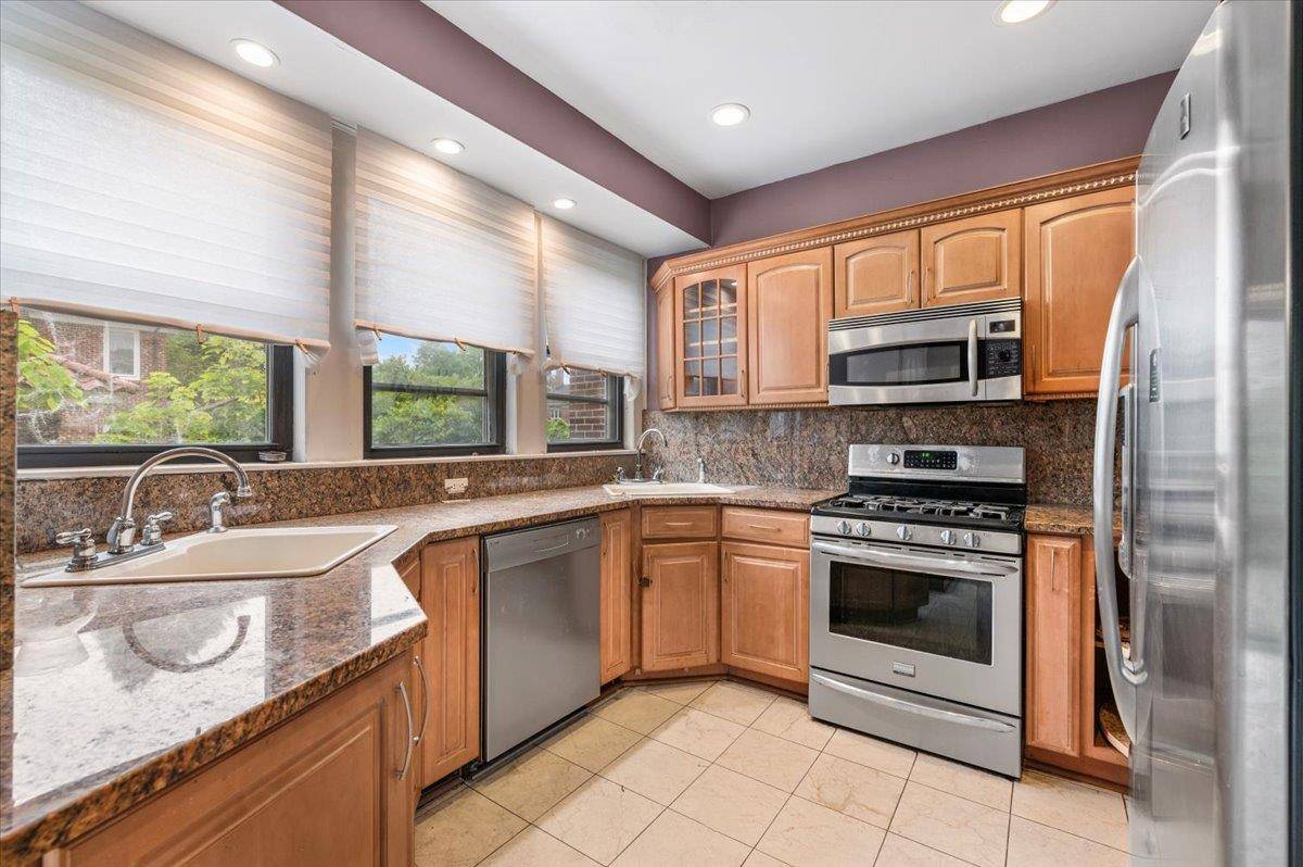 345 Broadway, Lawrence, NY 11559
