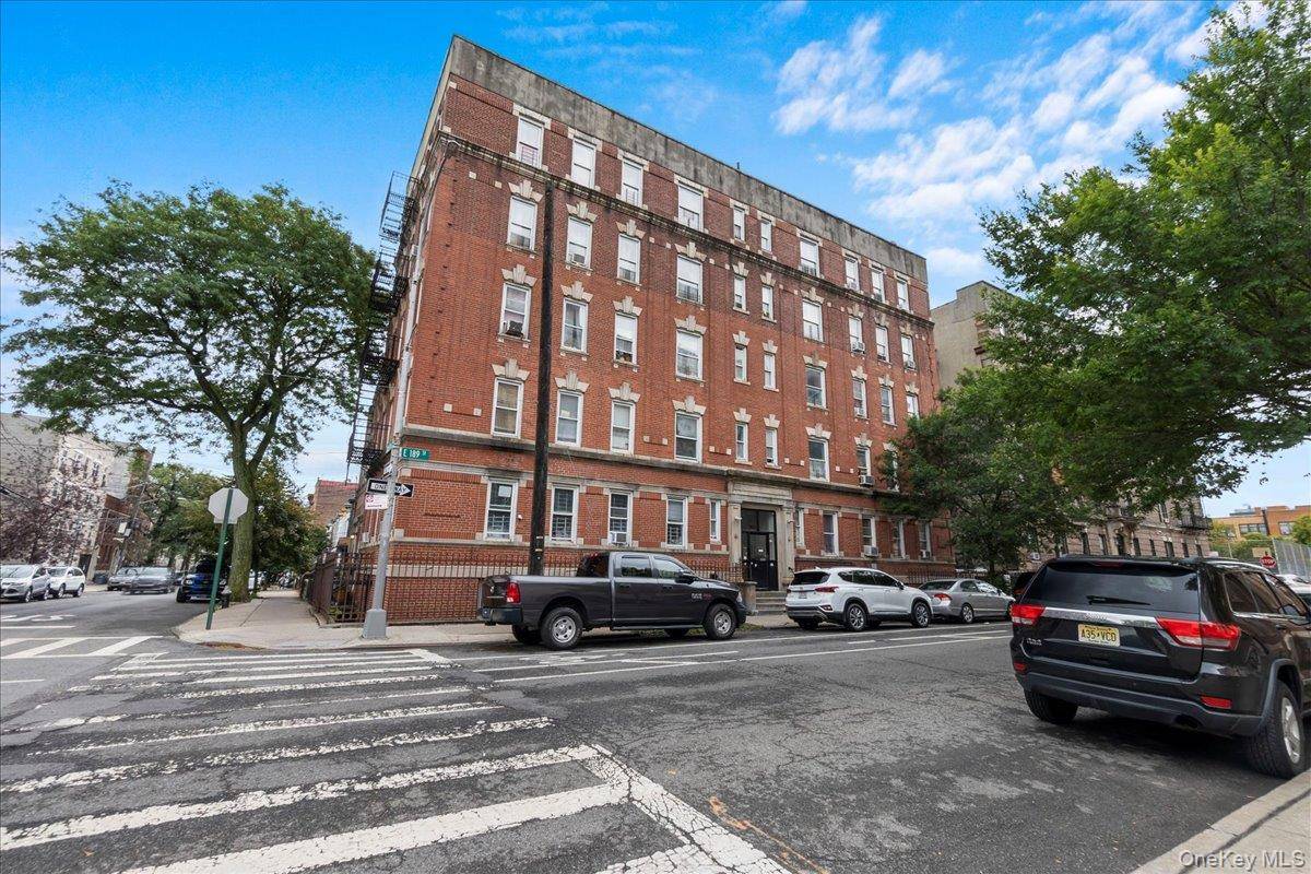 560 E 189th ST, Bronx, NY 10458