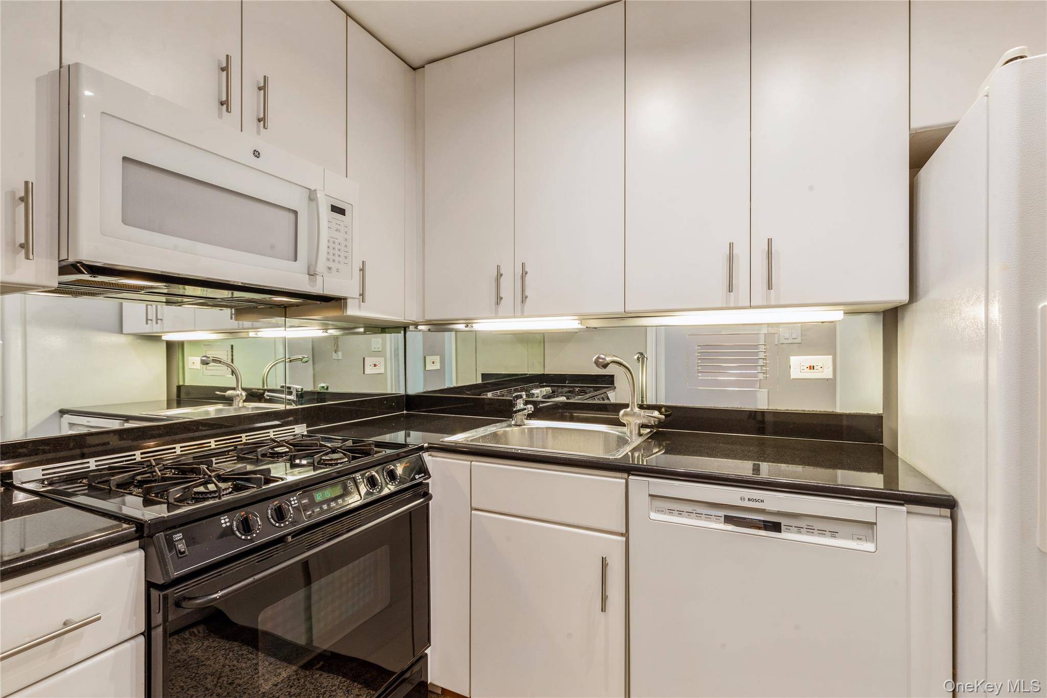 420 E 72nd ST #16E, New York (manhattan), NY 10021
