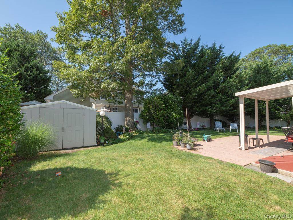 306 Clay AVE, West Islip, NY 11795
