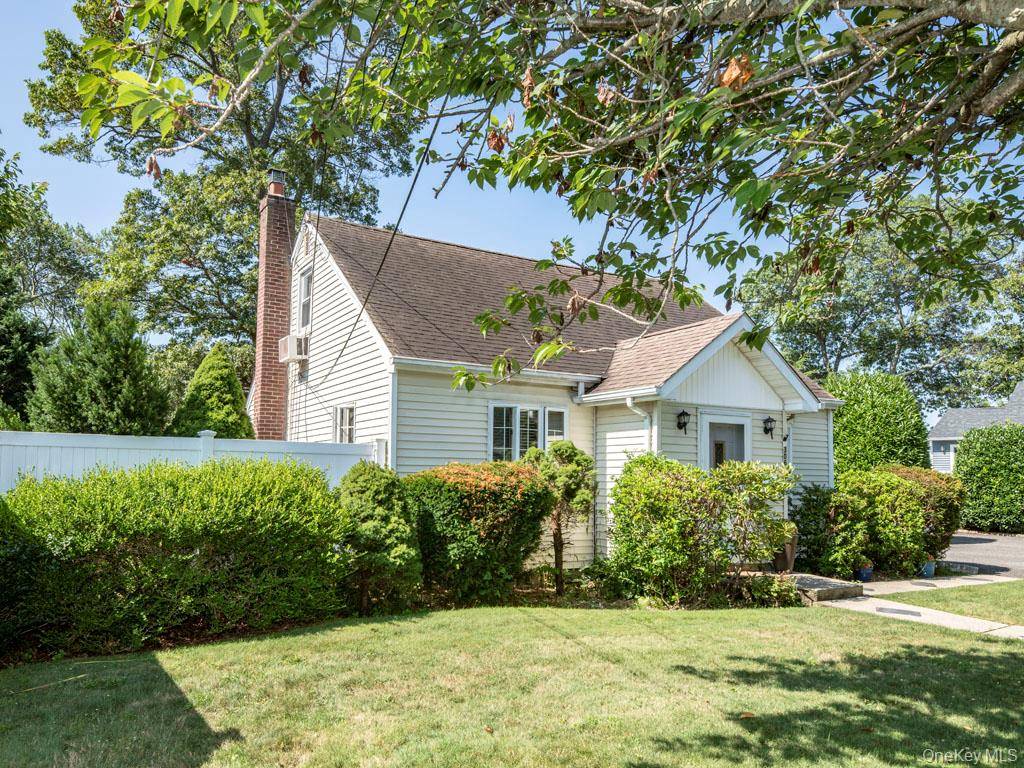 306 Clay AVE, West Islip, NY 11795