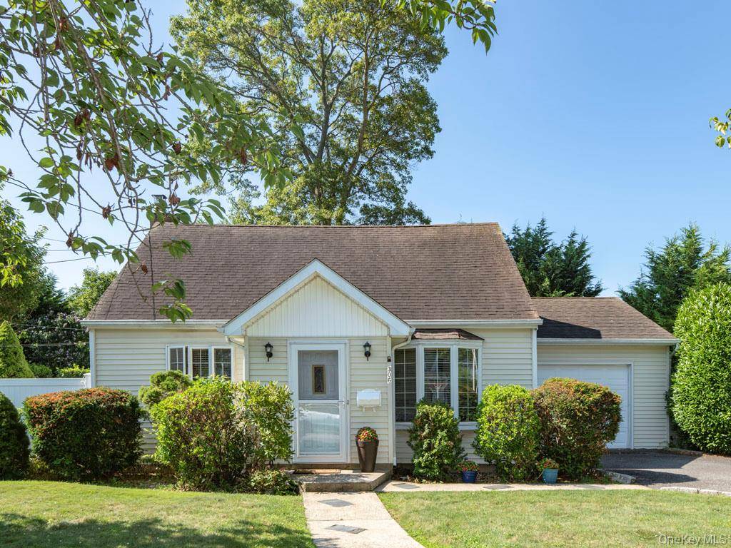 306 Clay AVE, West Islip, NY 11795