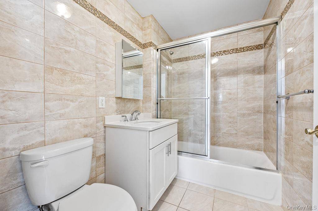 16003 Sanford AVE, Flushing, NY 11358