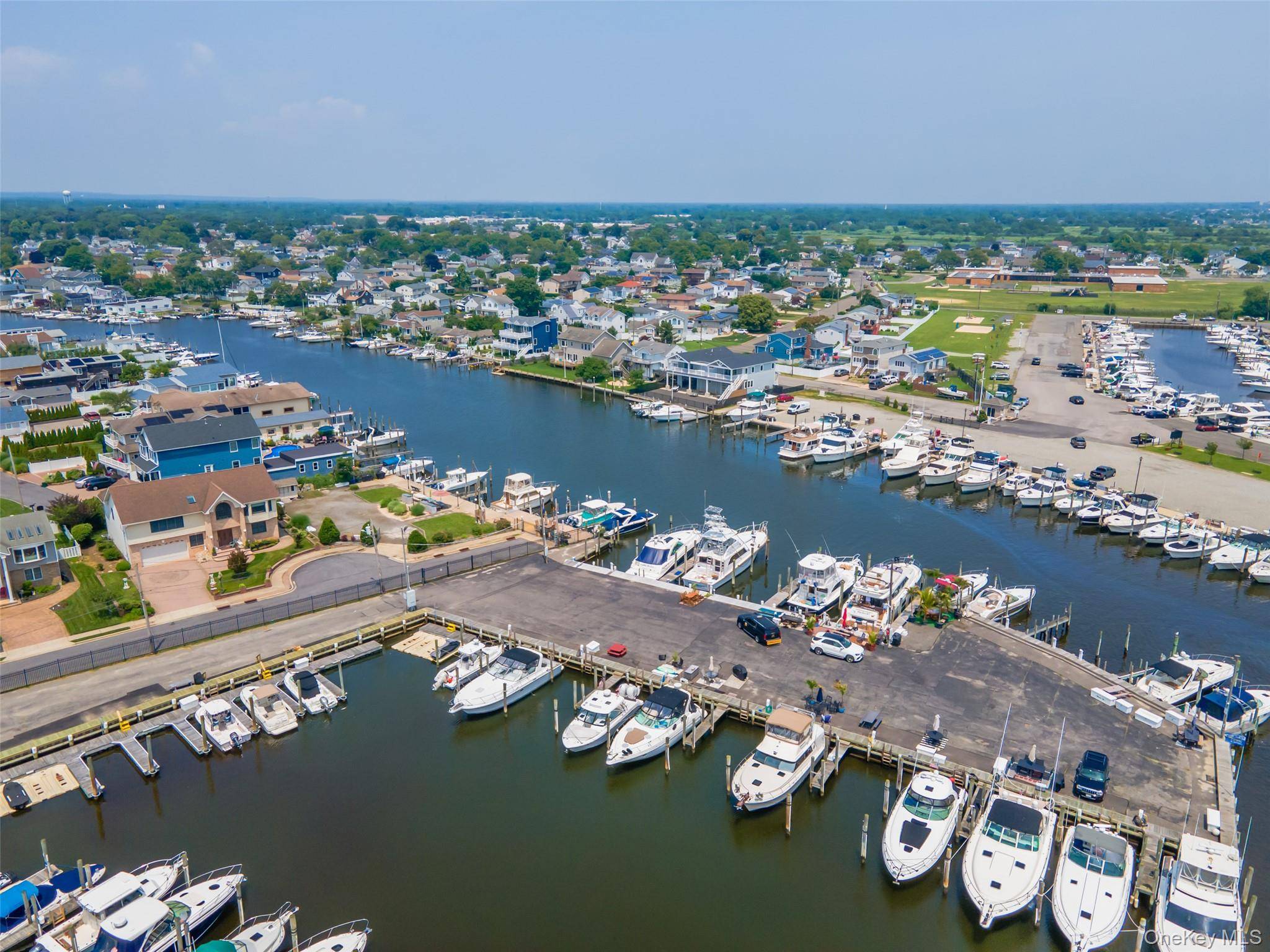390 E Shore RD, Lindenhurst, NY 11757