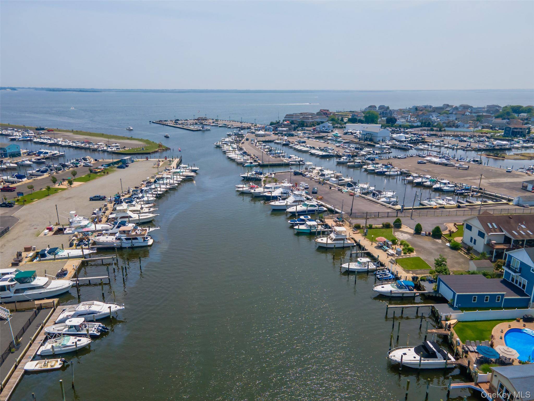 390 E Shore RD, Lindenhurst, NY 11757