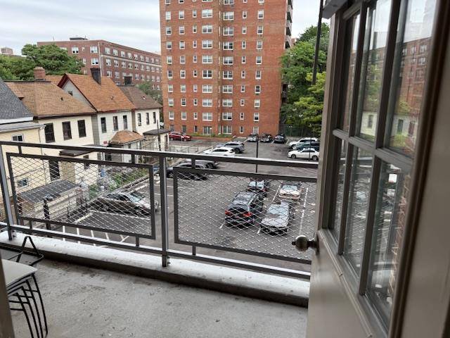 89-15 Parsons BLVD ##4B, Jamaica, NY 11432