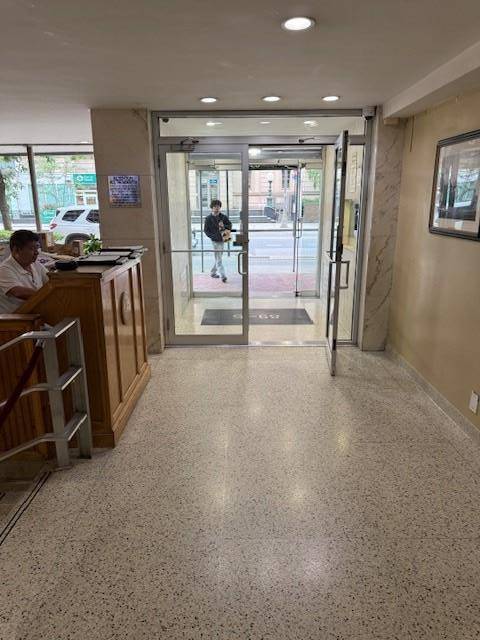 89-15 Parsons BLVD ##4B, Jamaica, NY 11432