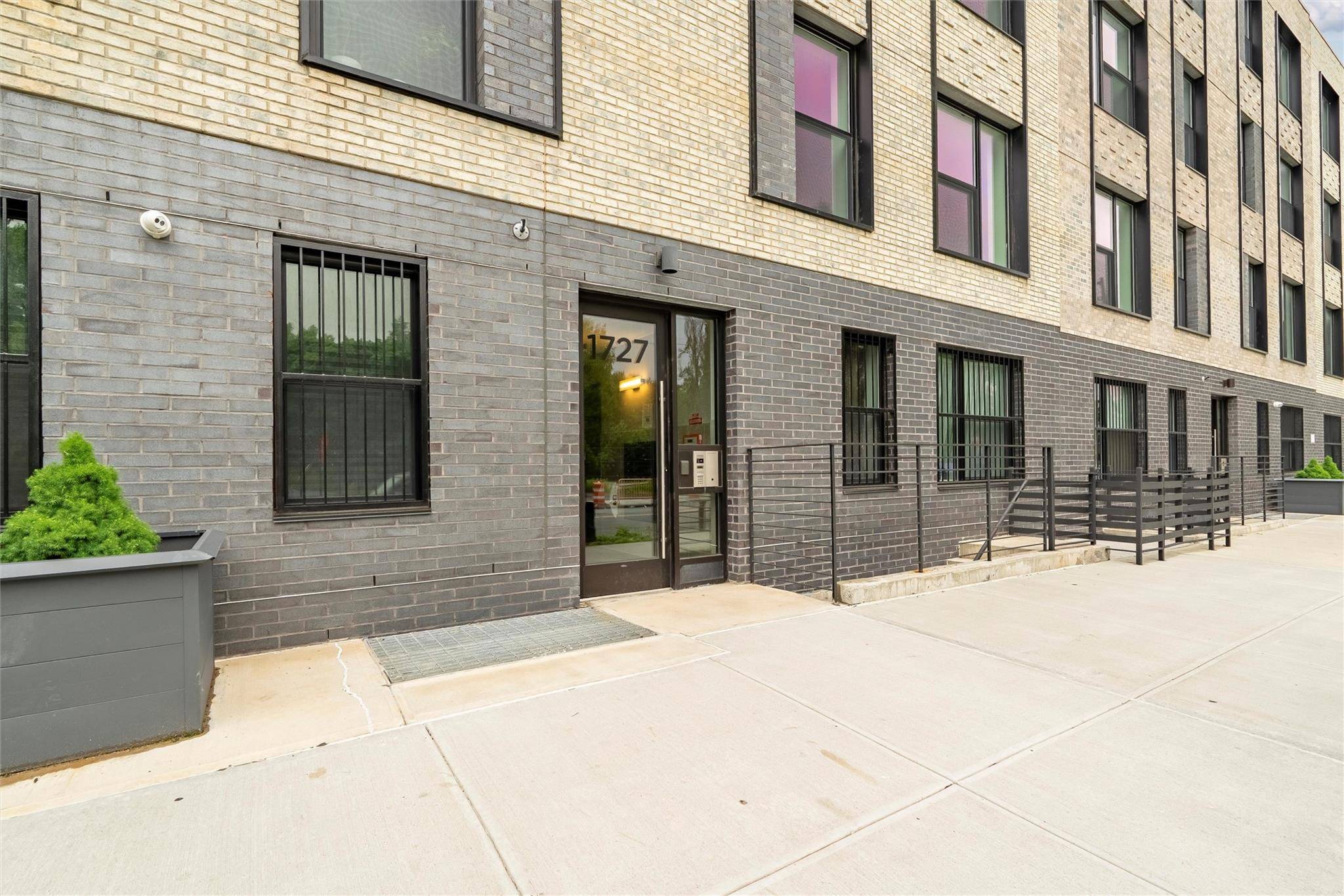 1727 Lacombe AVE #4B, Bronx, NY 10473