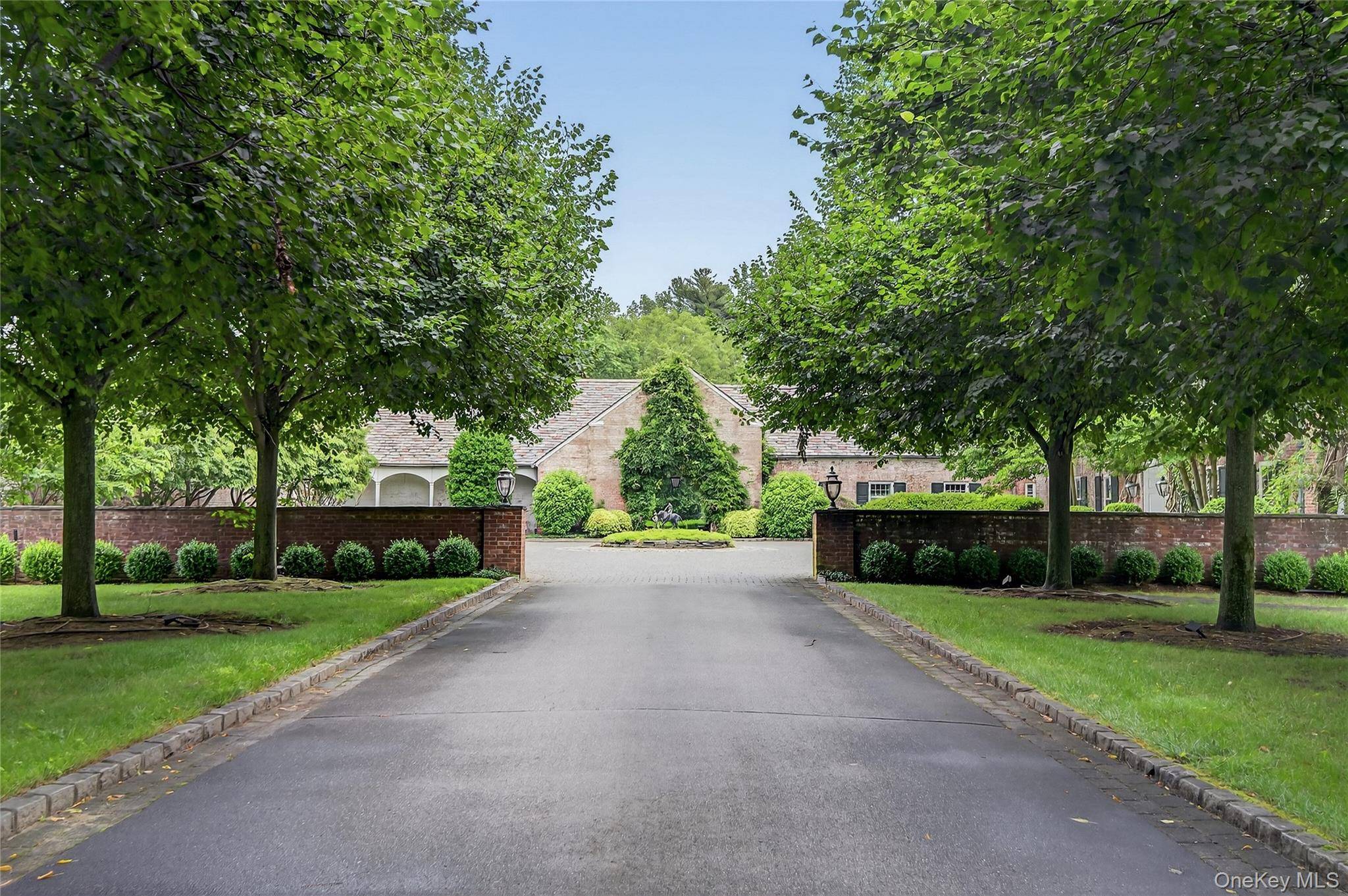 60 Piping Rock RD, Upper Brookville, NY 11545