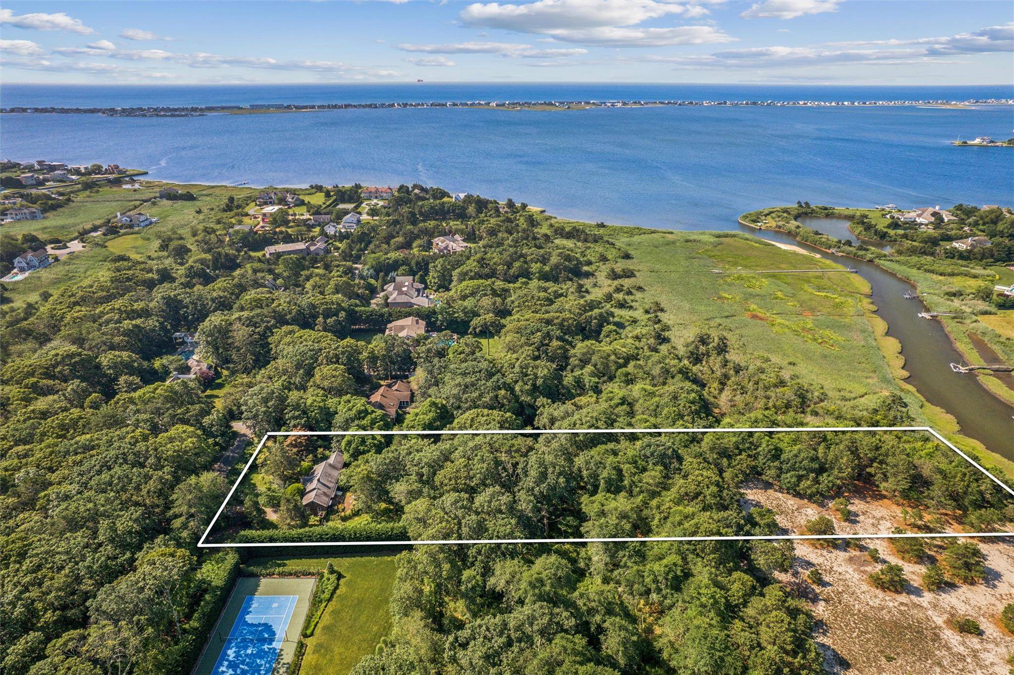 27 Jagger LN, Westhampton, NY 11977