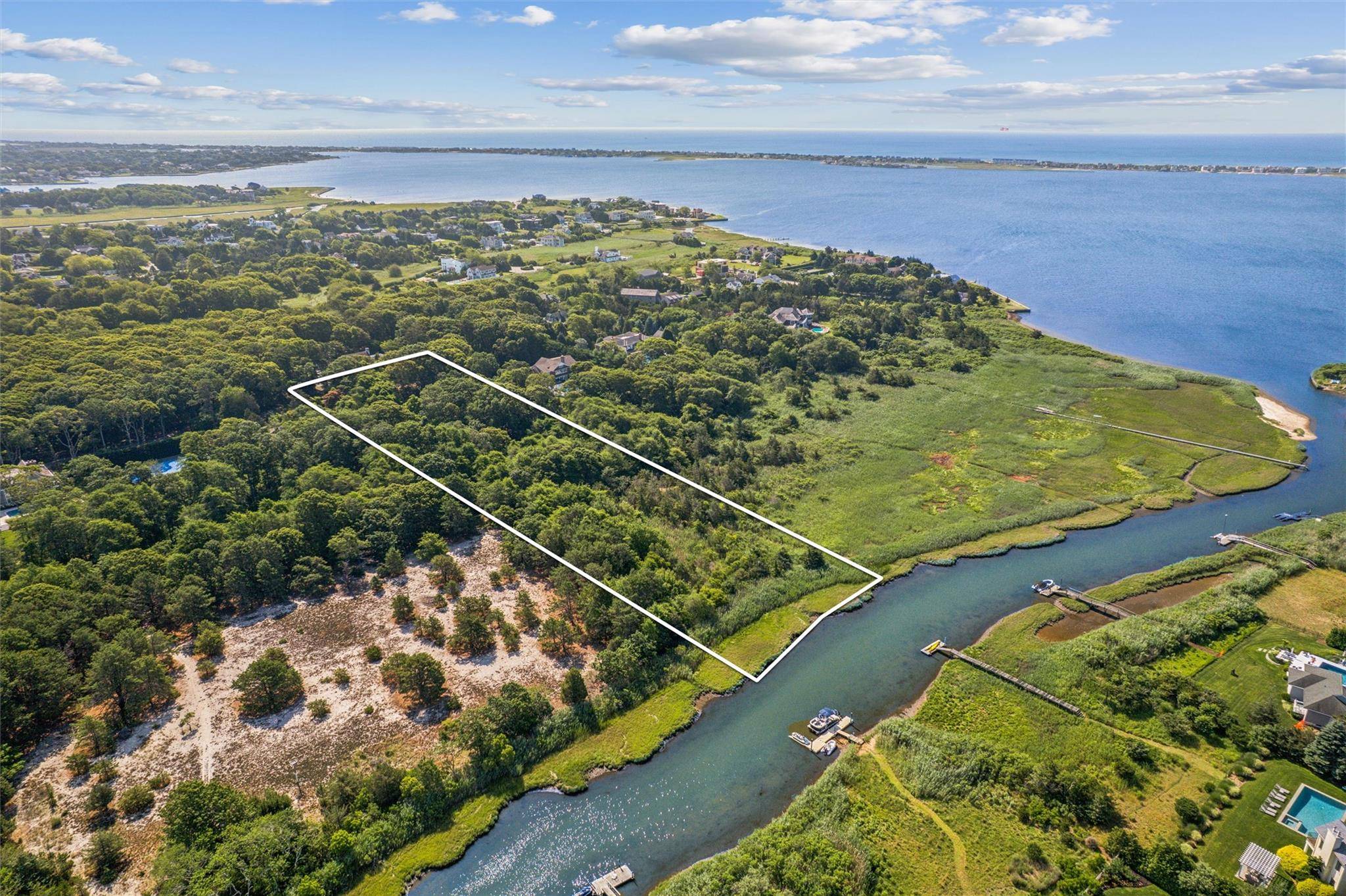 27 Jagger LN, Westhampton, NY 11977