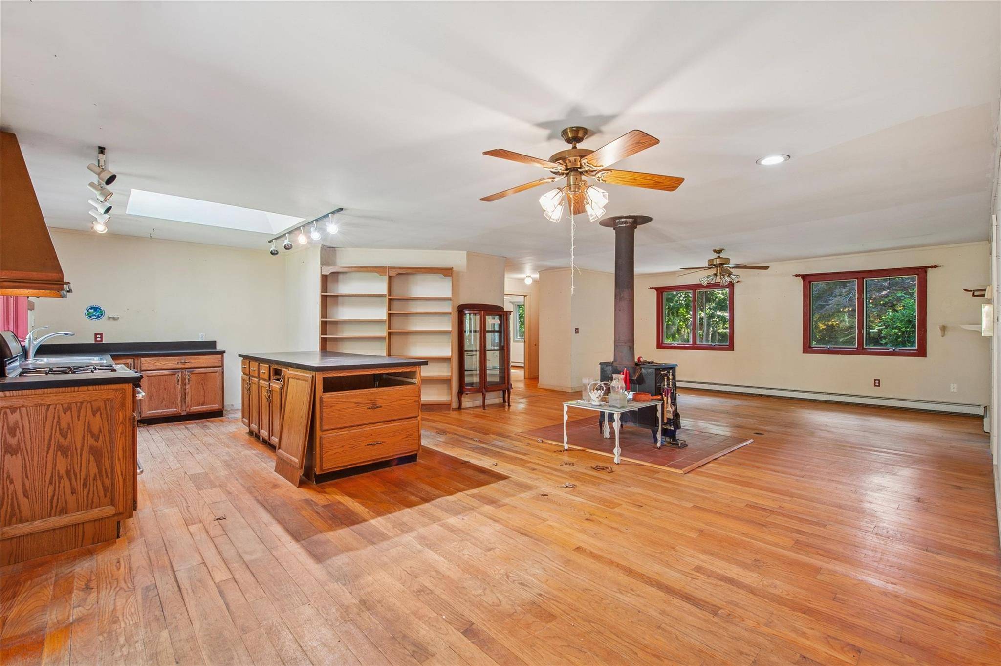 27 Jagger LN, Westhampton, NY 11977