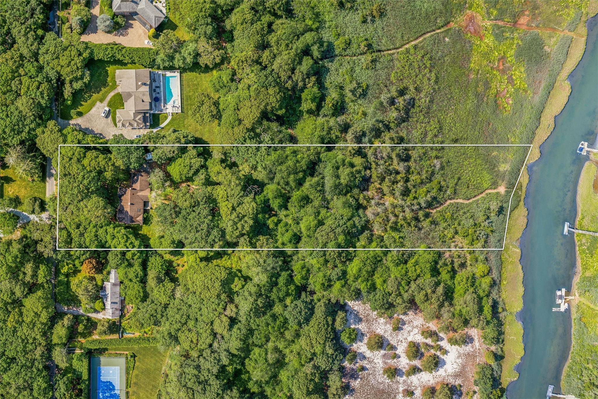 27 Jagger LN, Westhampton, NY 11977
