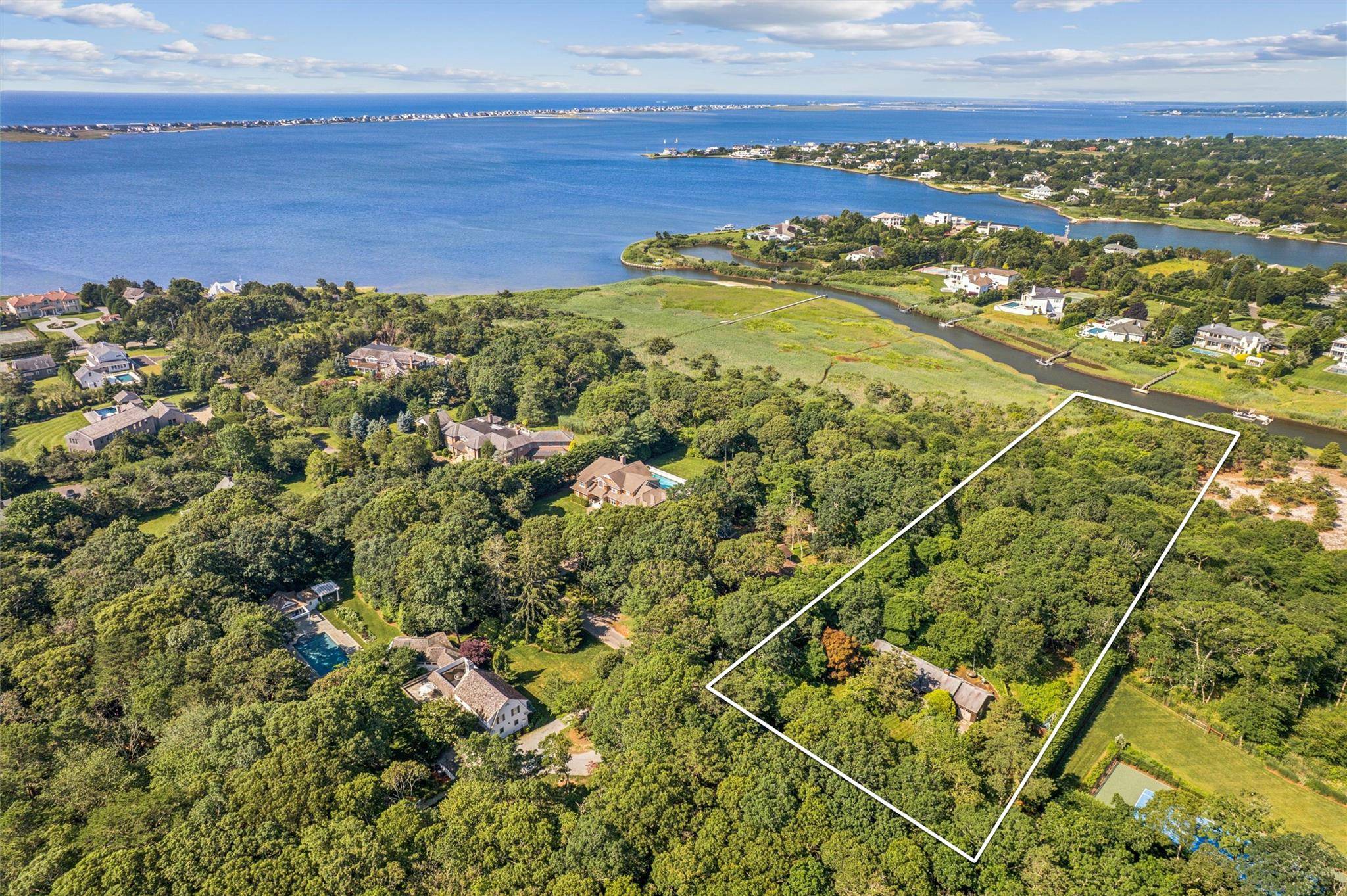 27 Jagger LN, Westhampton, NY 11977