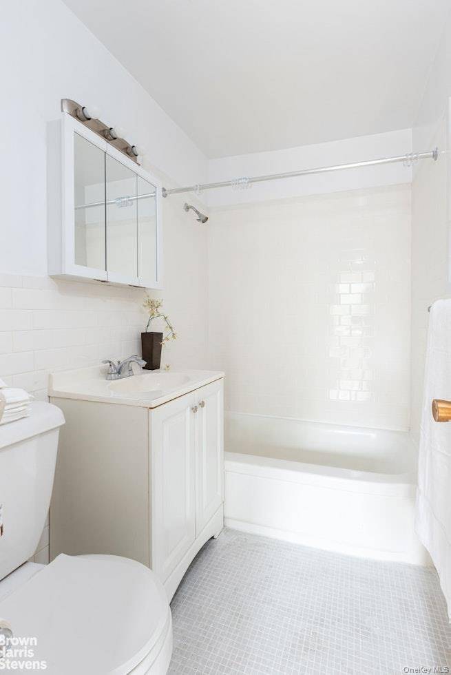 3671 Hudson Manor TER #4F, Bronx, NY 10463
