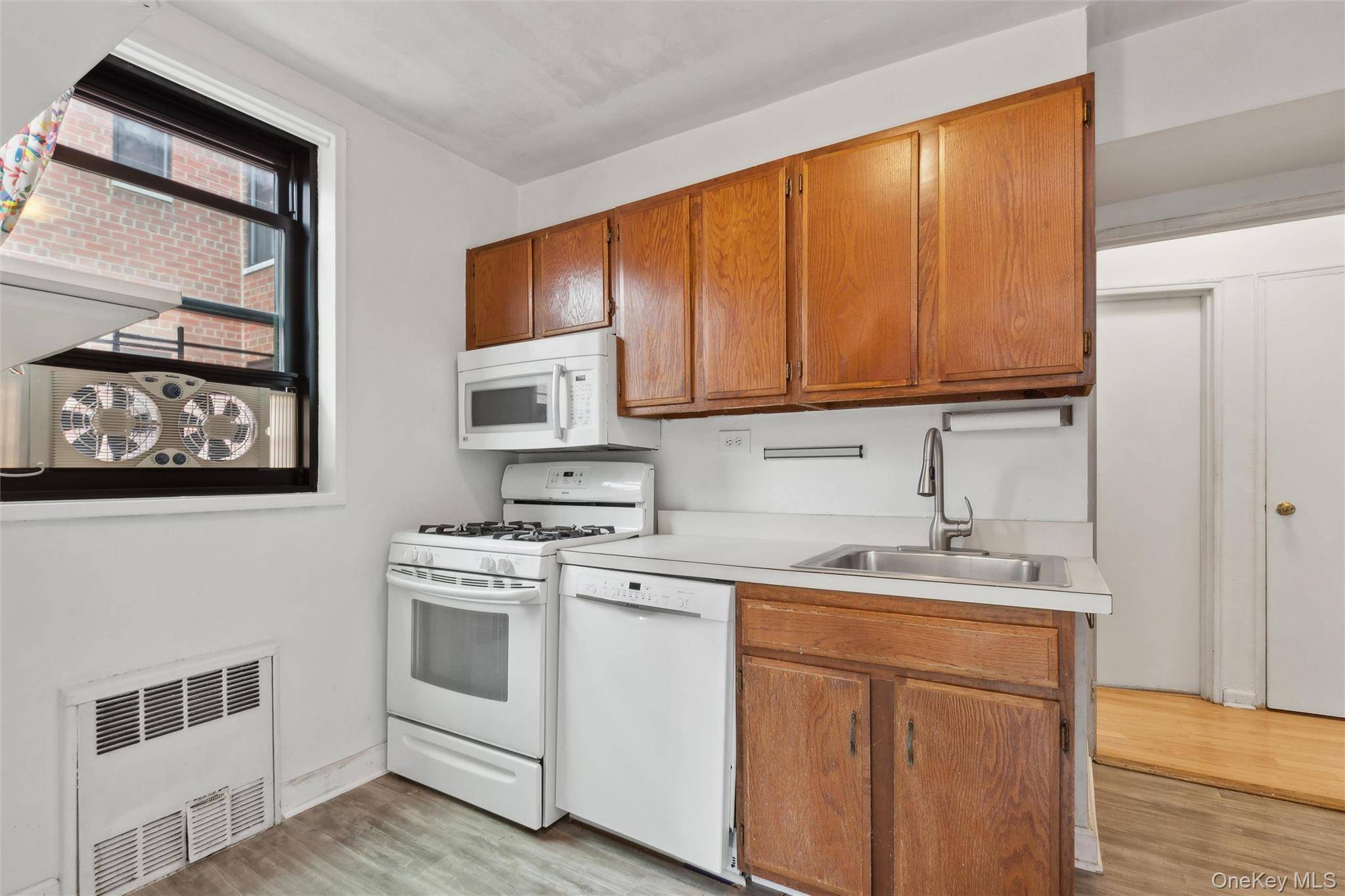 139-15 83 AVE #629, Briarwood, NY 11435