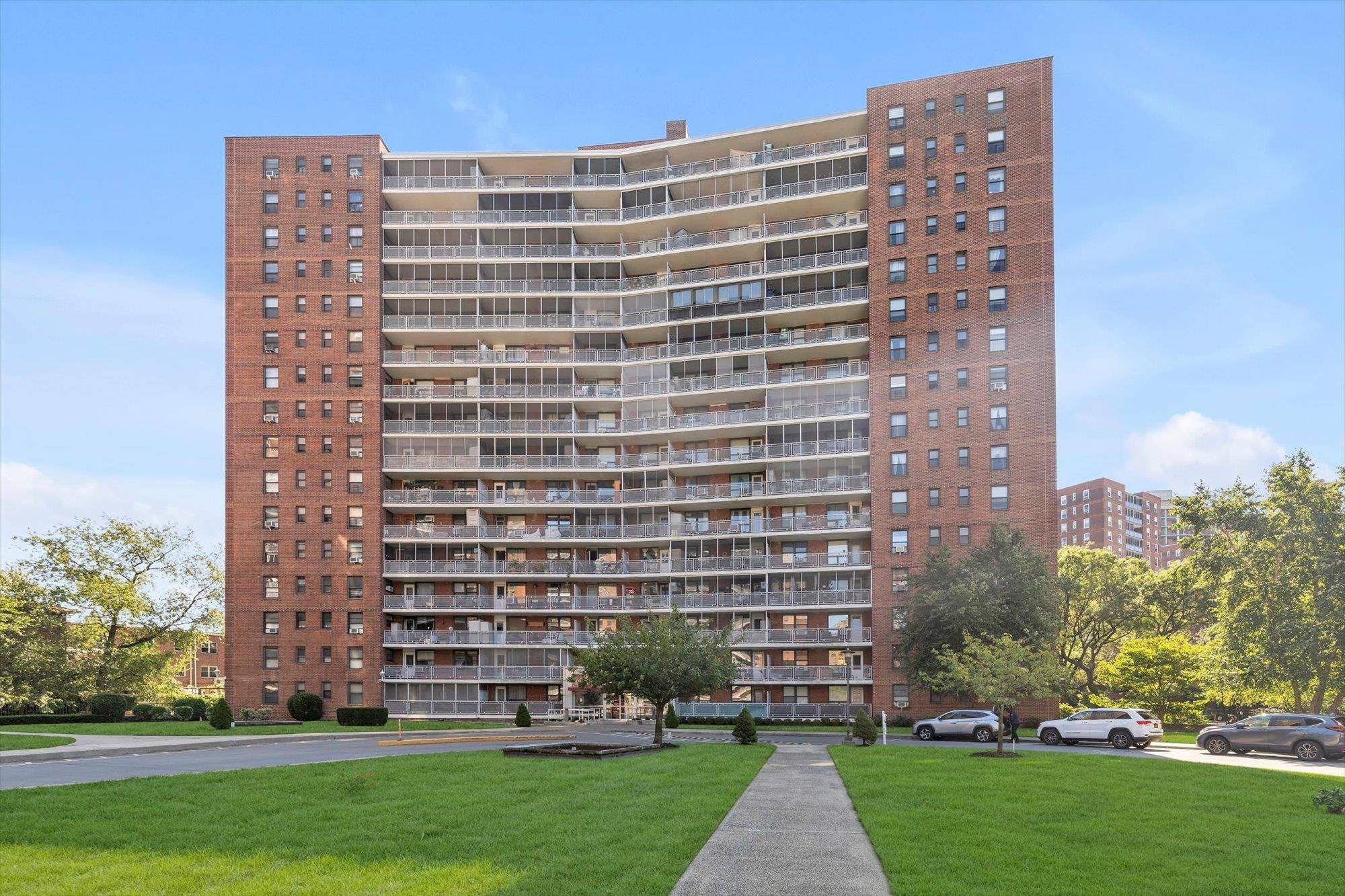 61-45 98 ST #11G, Rego Park, NY 11374