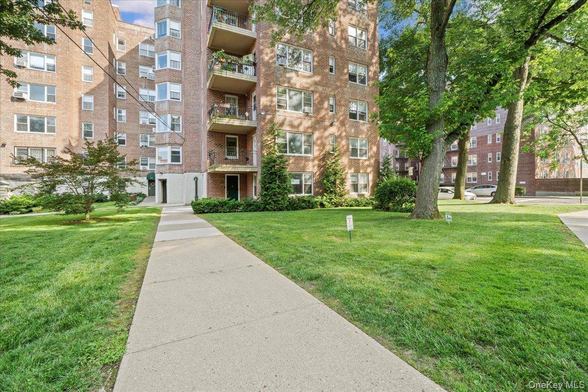 2711 Henry Hudson Pkwy #1F, Bronx, NY 10463
