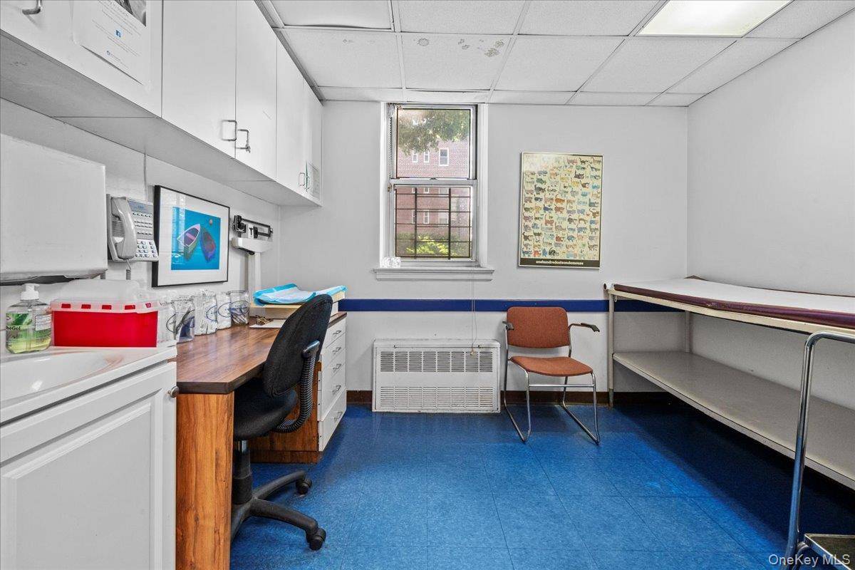 2711 Henry Hudson Pkwy #1F, Bronx, NY 10463